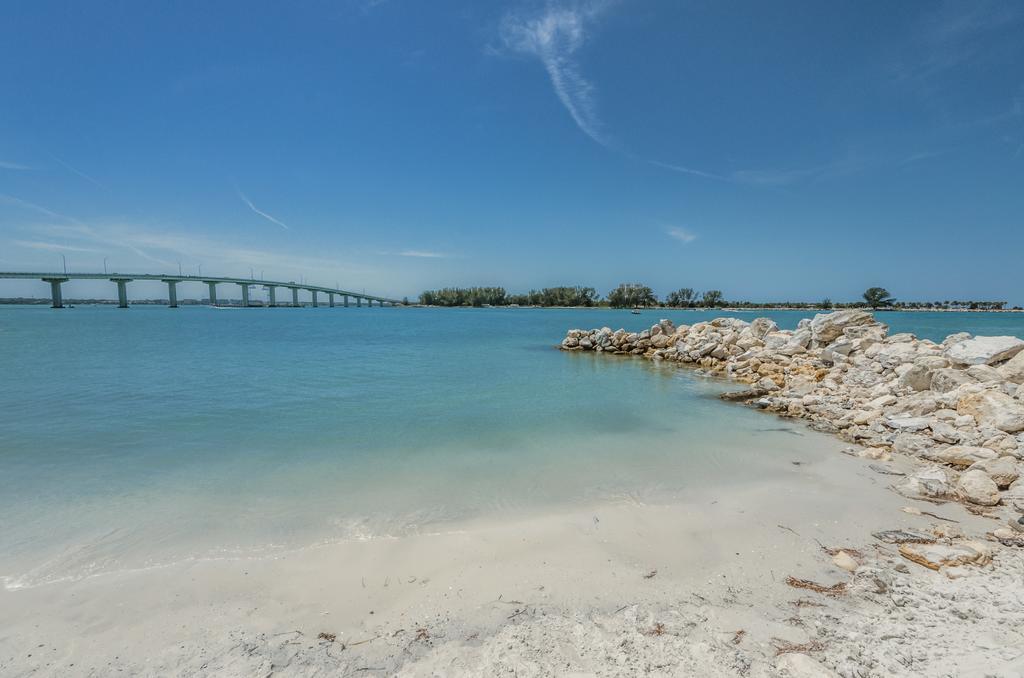 Dreamview Beachfront Hotel & Resort 克利尔沃特 外观 照片