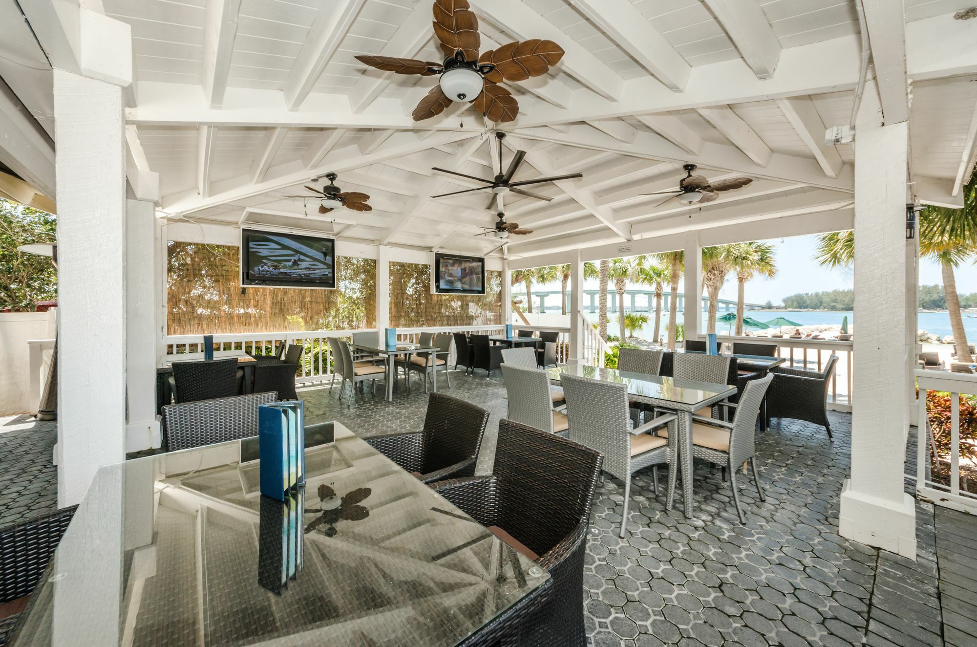 Dreamview Beachfront Hotel & Resort 克利尔沃特 外观 照片